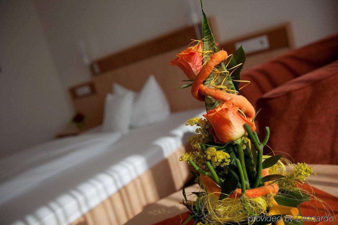 Best Hotel ZELLER Königsbrunn Zimmer foto